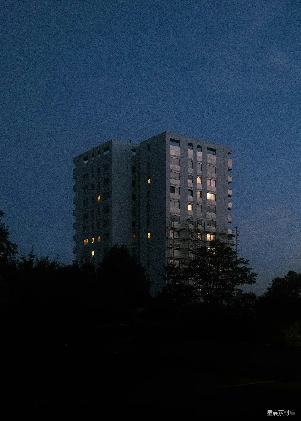 高清摄影 建筑 夜景 城市 现代 都市 夜幕下的高层建筑