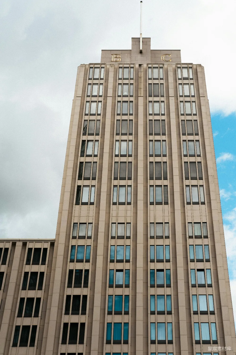 高清摄影 建筑 现代风格 城市景观 商务建筑 城市风光 现代建筑与蓝天