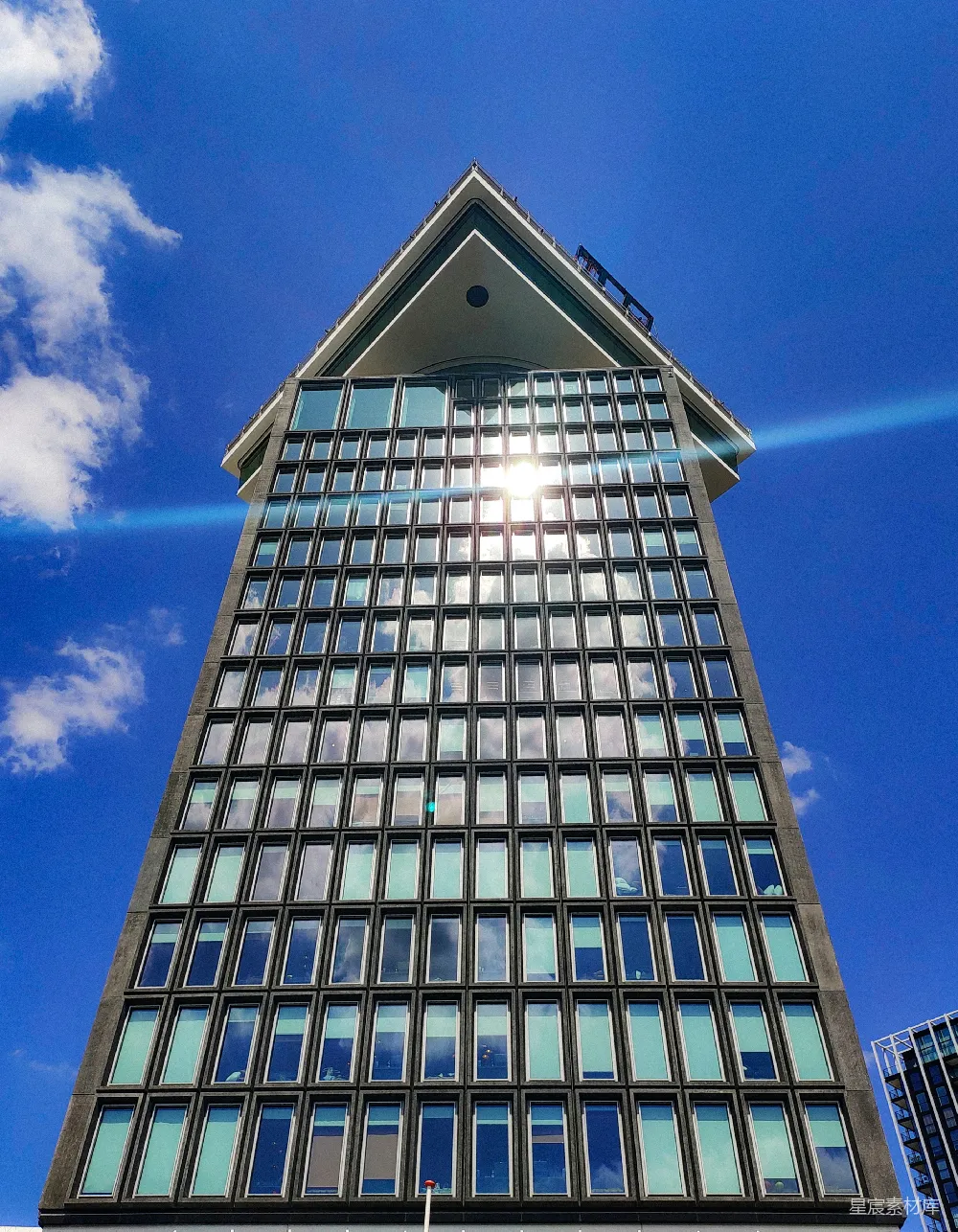 高清摄影 现代建筑 蓝天 城市景观 几何结构 商业办公 现代建筑与蓝天
