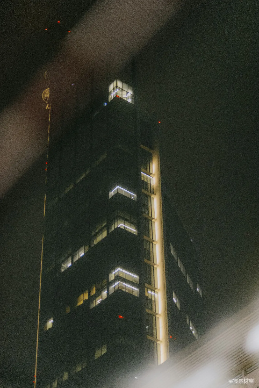 高清摄影 城市 建筑 夜晚 灯光 现代 夜幕下的摩天大楼
