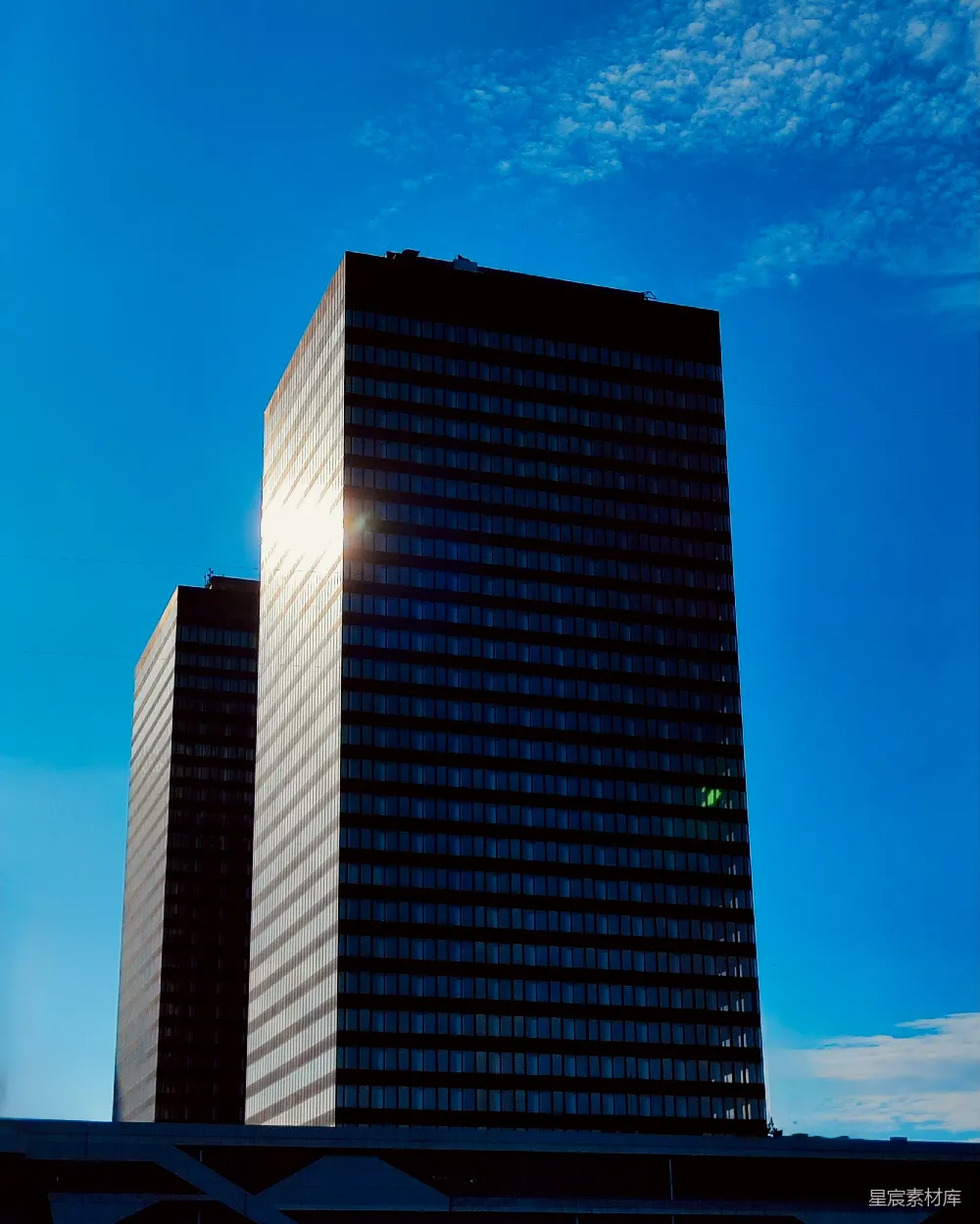 高清摄影 城市景观 摩天大楼 现代建筑 阳光效果 城市风光 阳光下的摩天大楼