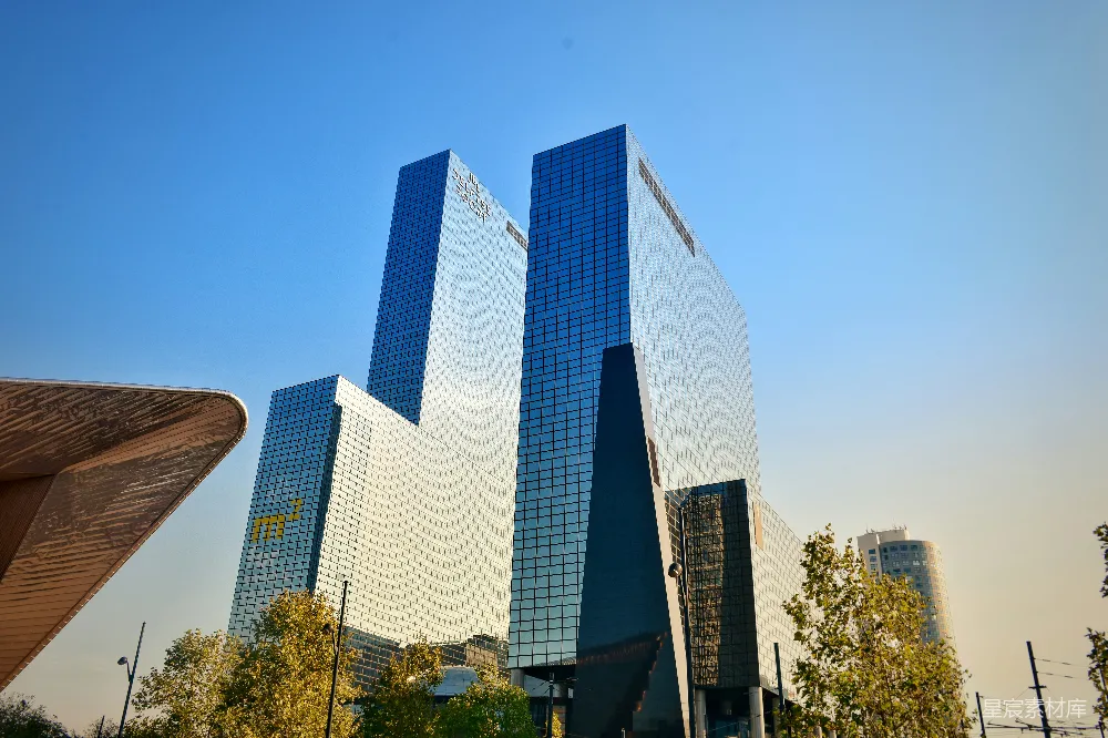 高清摄影 现代建筑 都市景观 玻璃幕墙 商务中心 城市风光 现代都市中的玻璃建筑