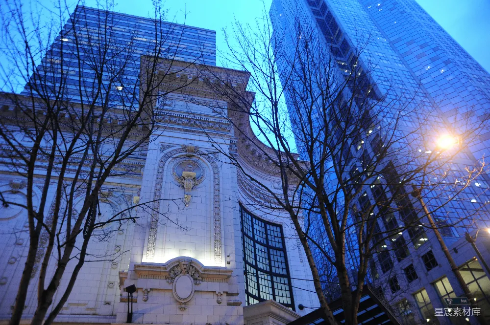 高清摄影 城市 夜景 古典建筑 现代高楼 都市风光 城市夜景中的古典与现代