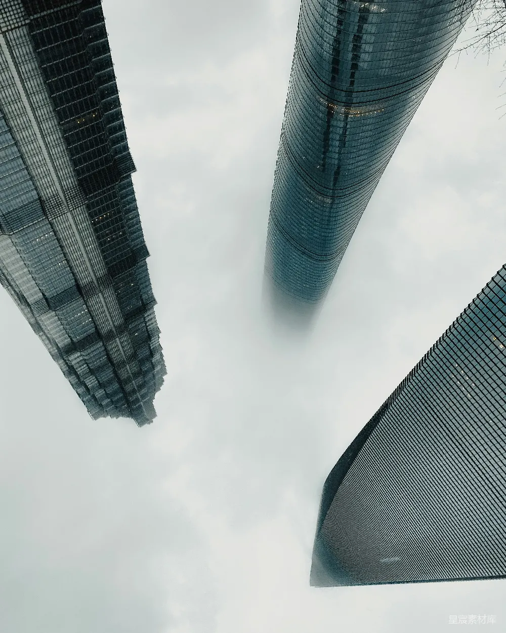 高清摄影 摩天大楼 现代建筑 云雾 都市景观 建筑设计 云雾缭绕的摩天大楼