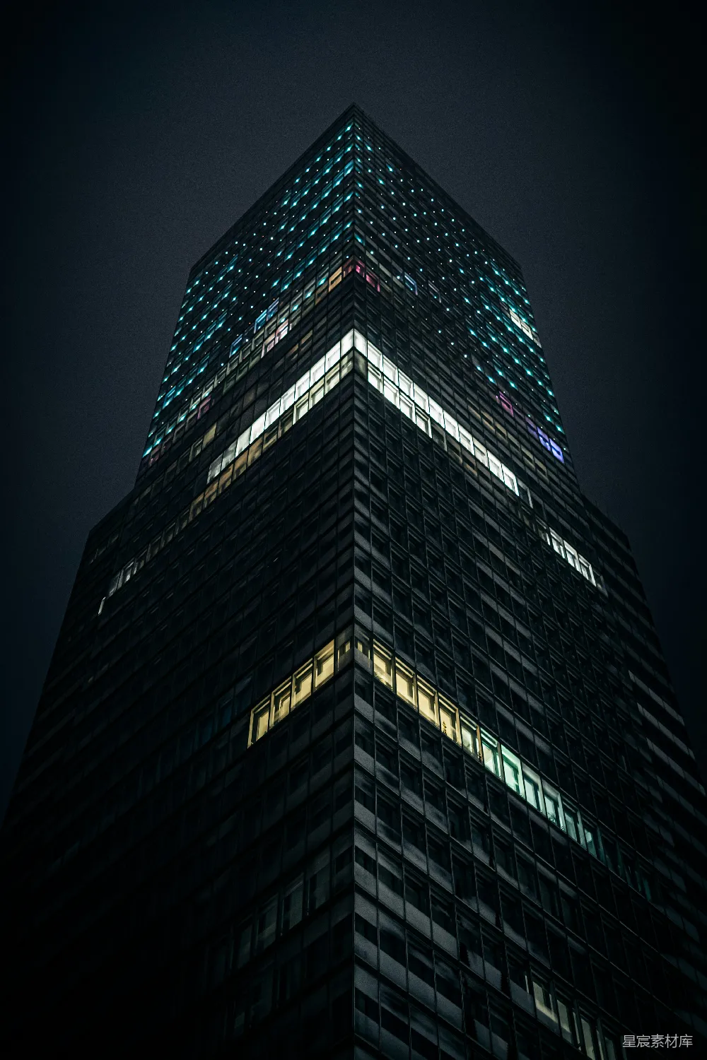 高清摄影 城市 建筑 夜景 高楼 现代 夜色中的摩天大楼