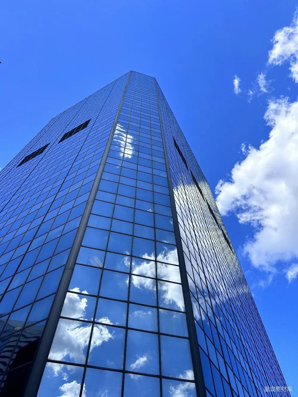 高清摄影 摩天大楼 现代建筑 城市景观 蓝天白云 都市生活 摩天大楼与蓝天白云