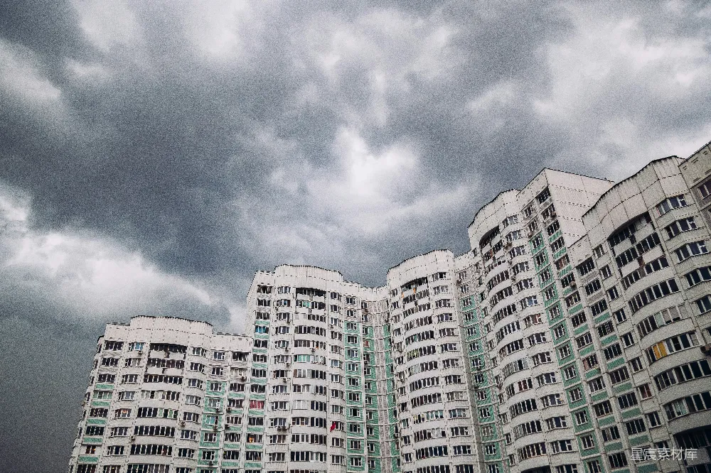 高清摄影 建筑 城市 现代 天空 城市景观 云层下的现代建筑群