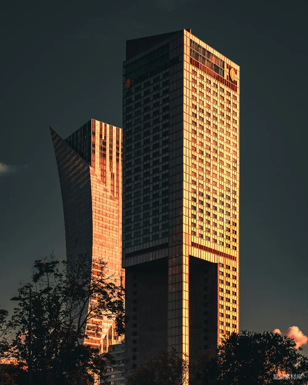 高清摄影 城市 建筑 夕阳 摩天大楼 都市 夕阳下的摩天大楼