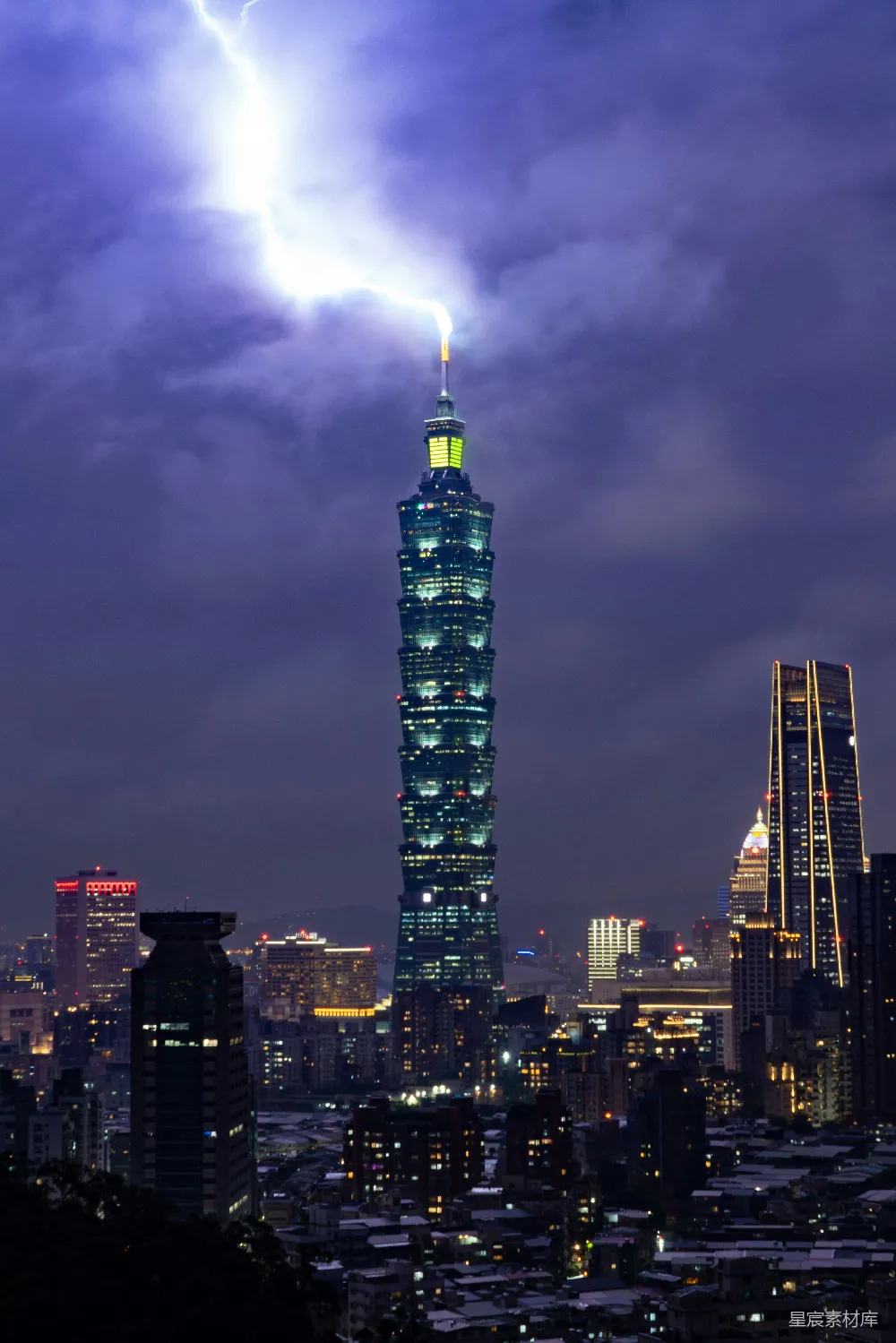 高清摄影 台北101 雷电 城市夜景 现代建筑 自然与城市 雷电下的台北101
