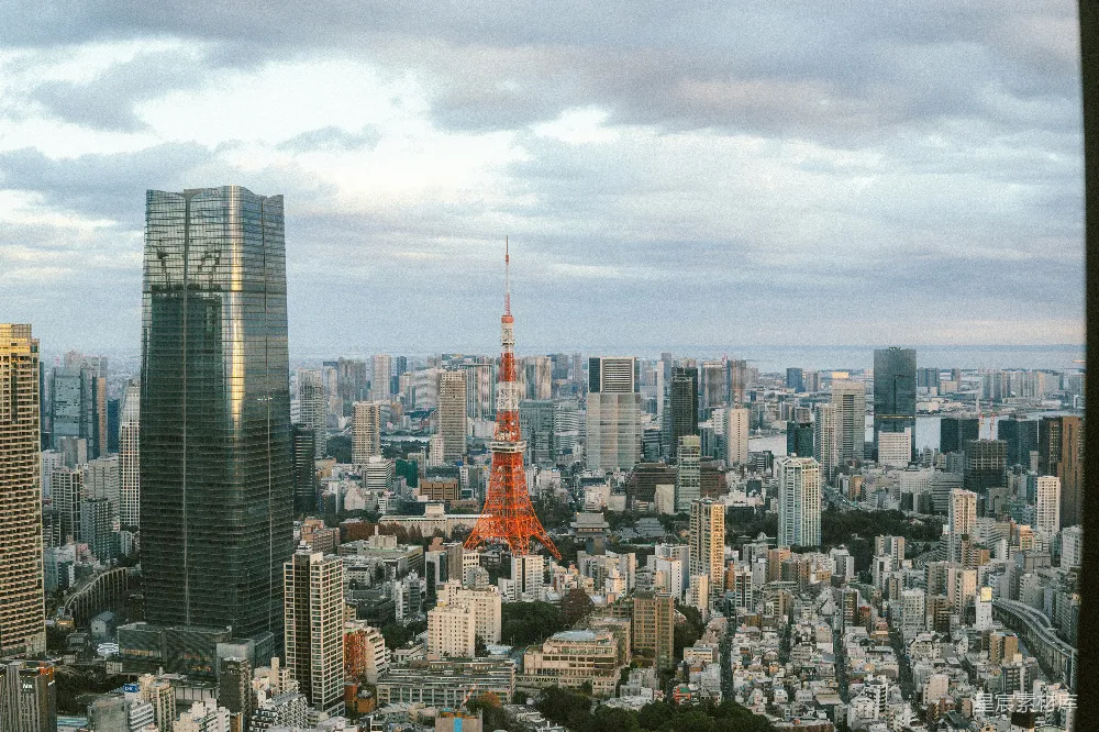 高清摄影 东京 城市景观 现代建筑 都市风光 日本 东京塔与高楼林立的城市天际线