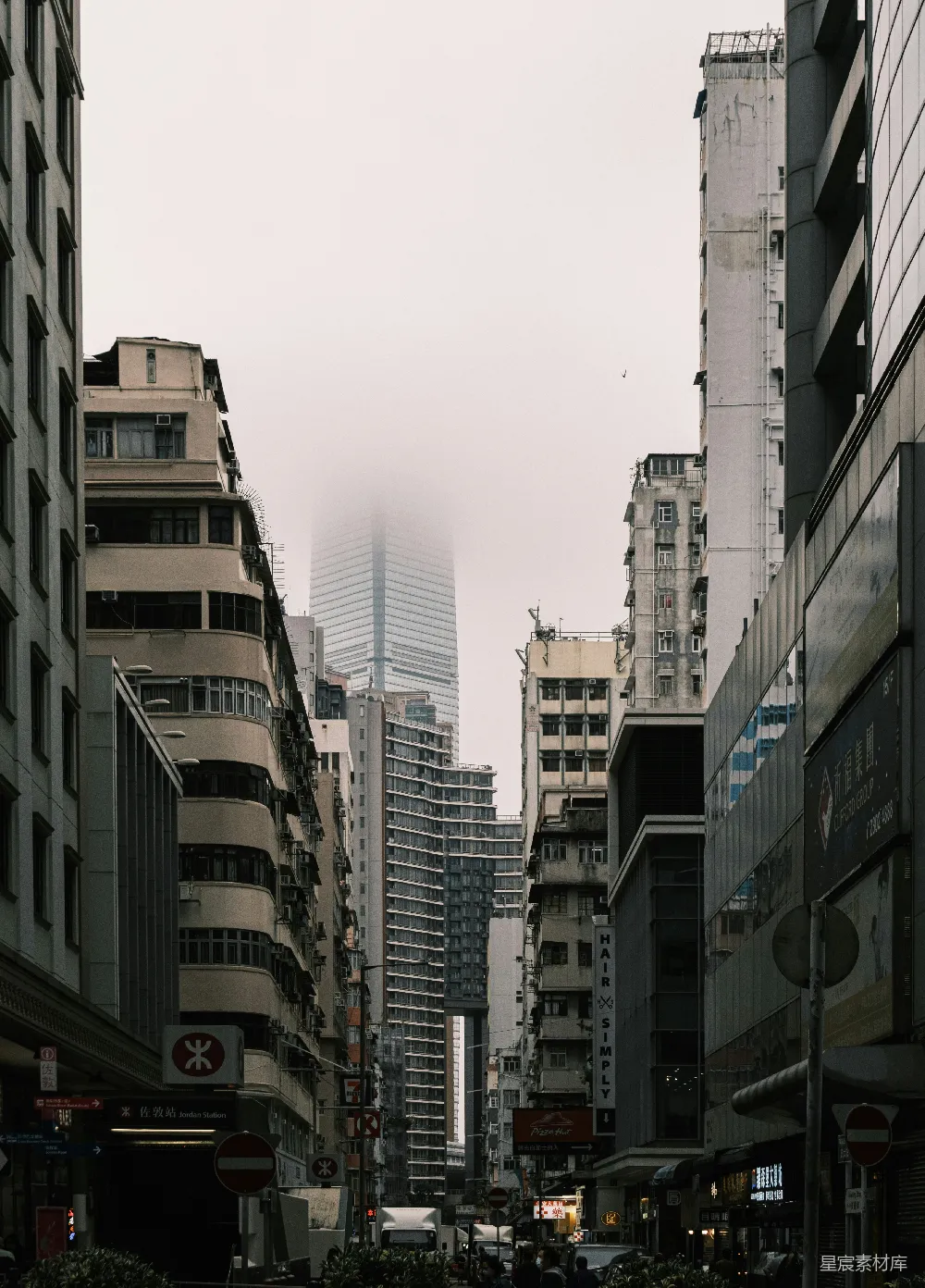 高清摄影 城市 雾景 街景 建筑 都市 雾中的城市街景