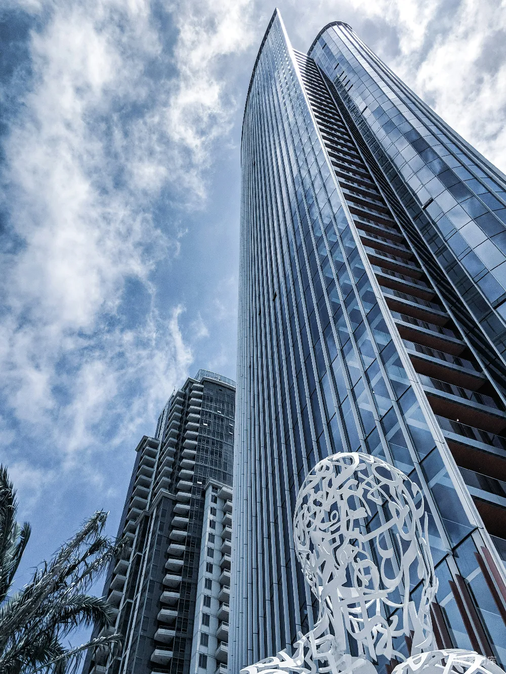 高清摄影 摩天大楼 艺术装置 现代建筑 城市景观 都市风光 现代摩天大楼与艺术装置