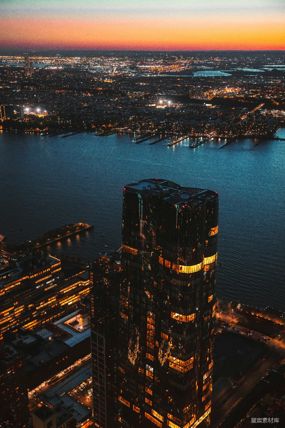 高清摄影 城市 黄昏 建筑 城市风光 城市夜景 黄昏时分的城市天际线