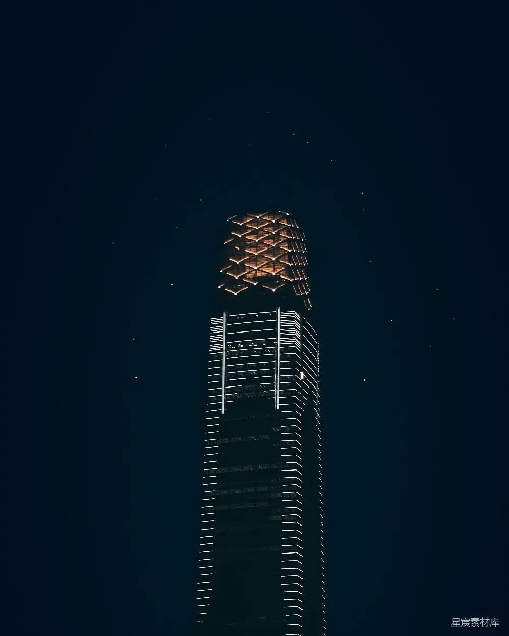 高清摄影 城市夜景 现代建筑 灯光效果 都市风光 城市地标 夜幕下的摩天大楼