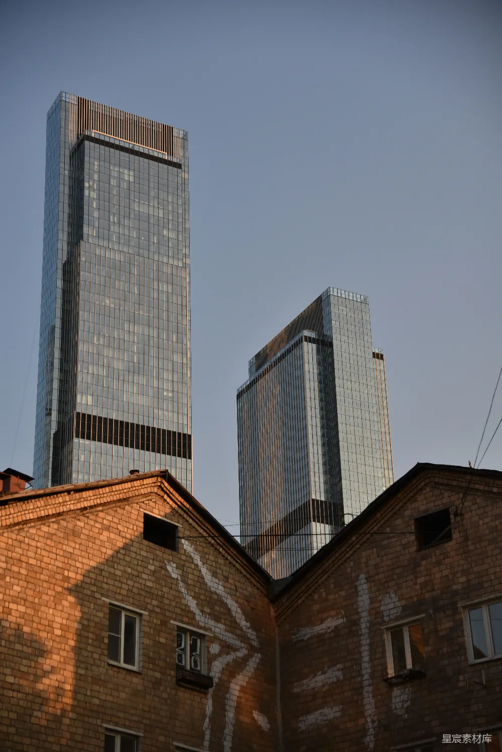 高清摄影 建筑 现代建筑 传统建筑 城市景观 对比 现代与传统建筑的对比