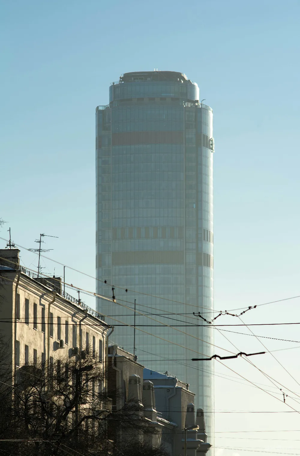 高清摄影 摩天大楼 传统建筑 城市景观 对比 现代与传统 摩天大楼与传统建筑的对比