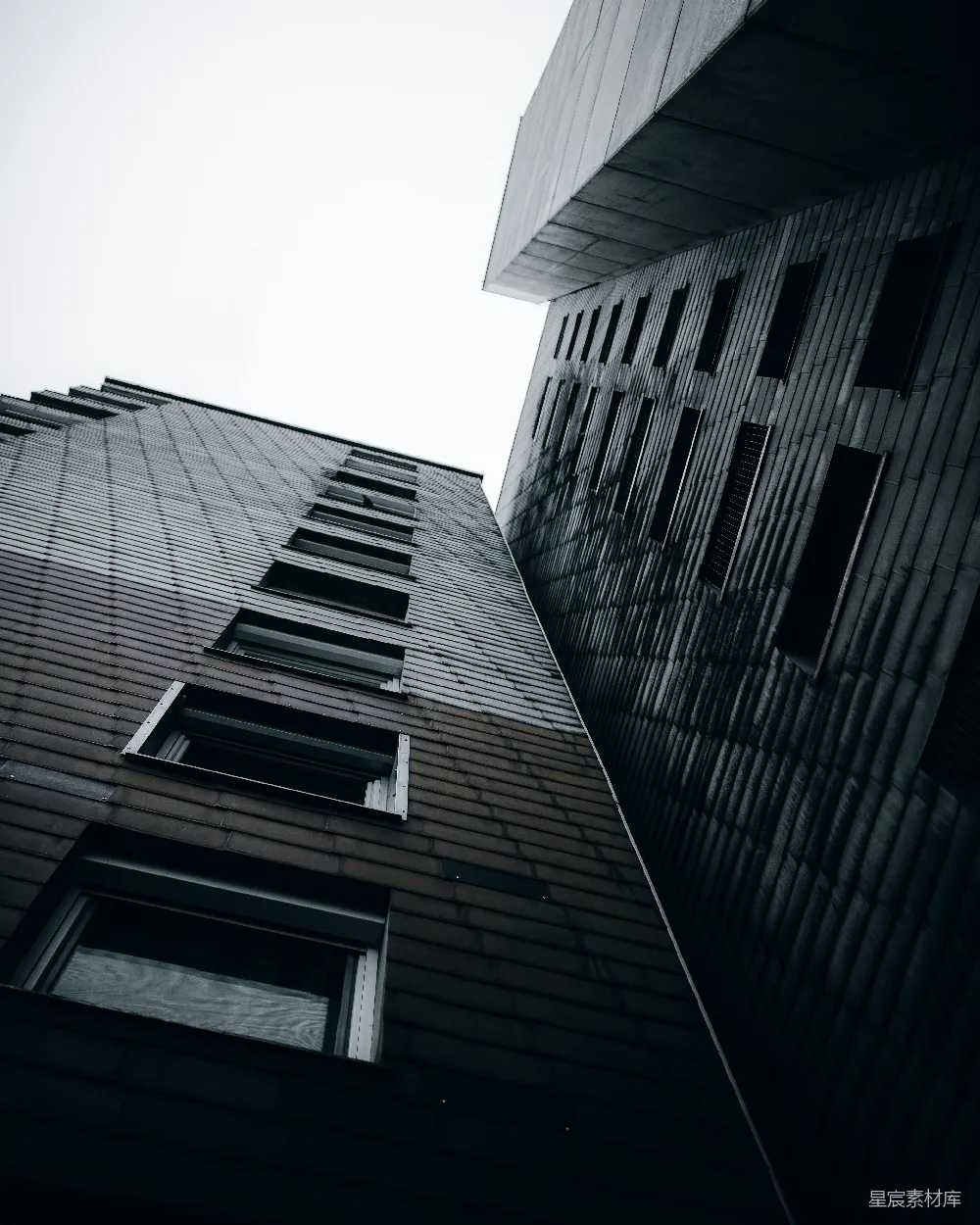 高清摄影 建筑 现代风格 城市景观 几何线条 低角度拍摄 现代建筑视角