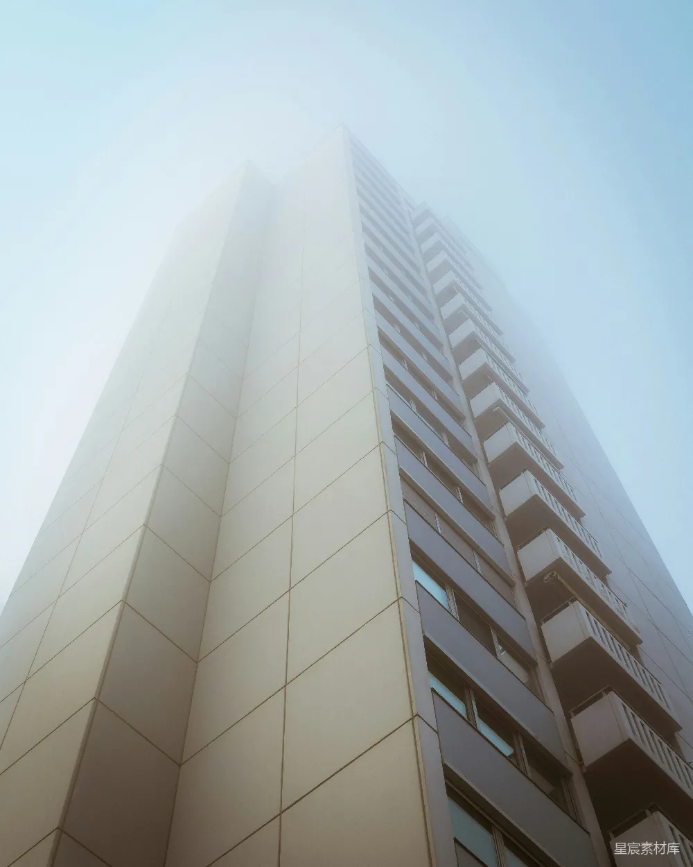 高清摄影 建筑 现代 城市 雾景 高楼 雾中高楼