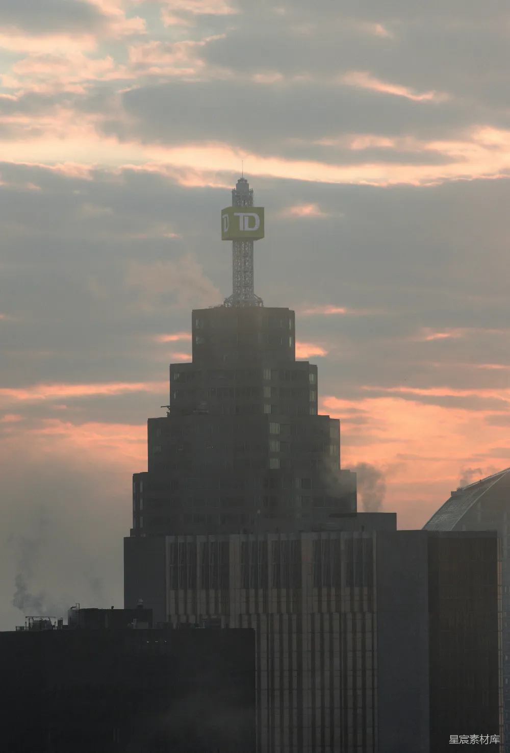 高清摄影 城市景观 建筑 日落 城市天际线 金融 夕阳下的TD银行大厦