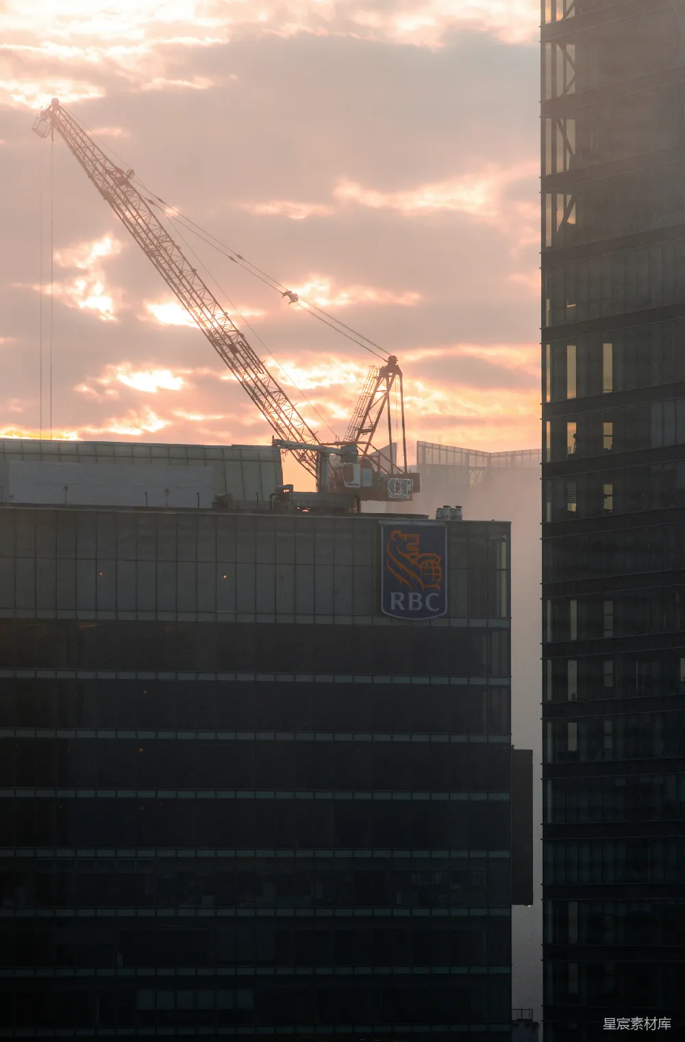 高清摄影 城市 日落 起重机 现代建筑 工业 夕阳下的建筑工地