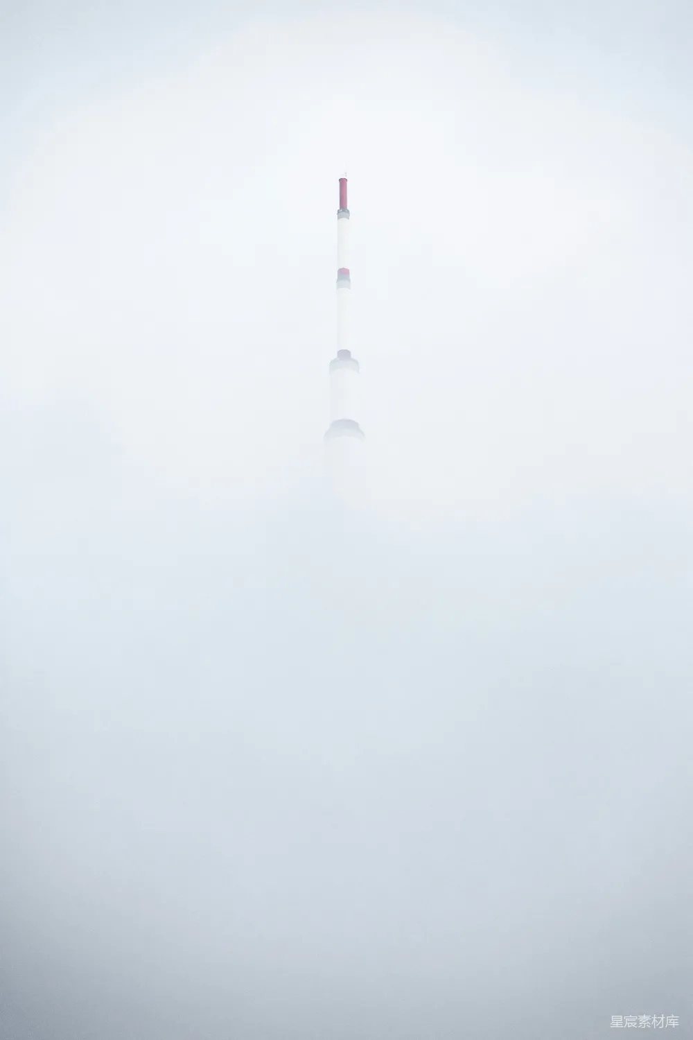 高清摄影 塔 雾 建筑 城市 自然 雾中矗立的塔