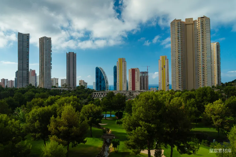 高清摄影 城市 高楼 自然 都市风光 景观 城市与绿色的和谐景象