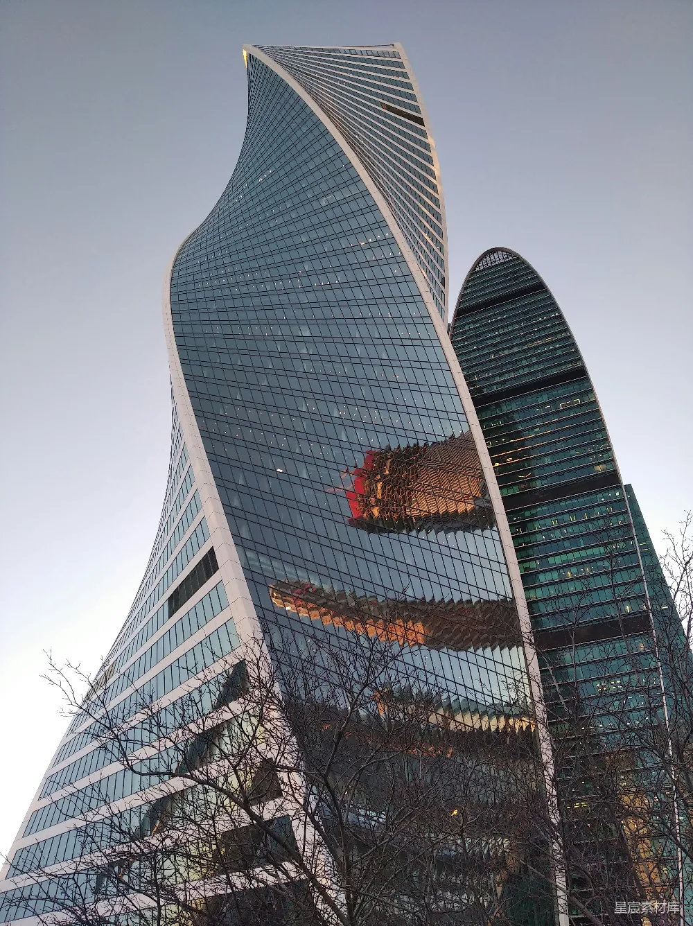 高清摄影 摩天大楼 现代建筑 城市景观 曲线设计 都市风光 现代摩天大楼的曲线之美