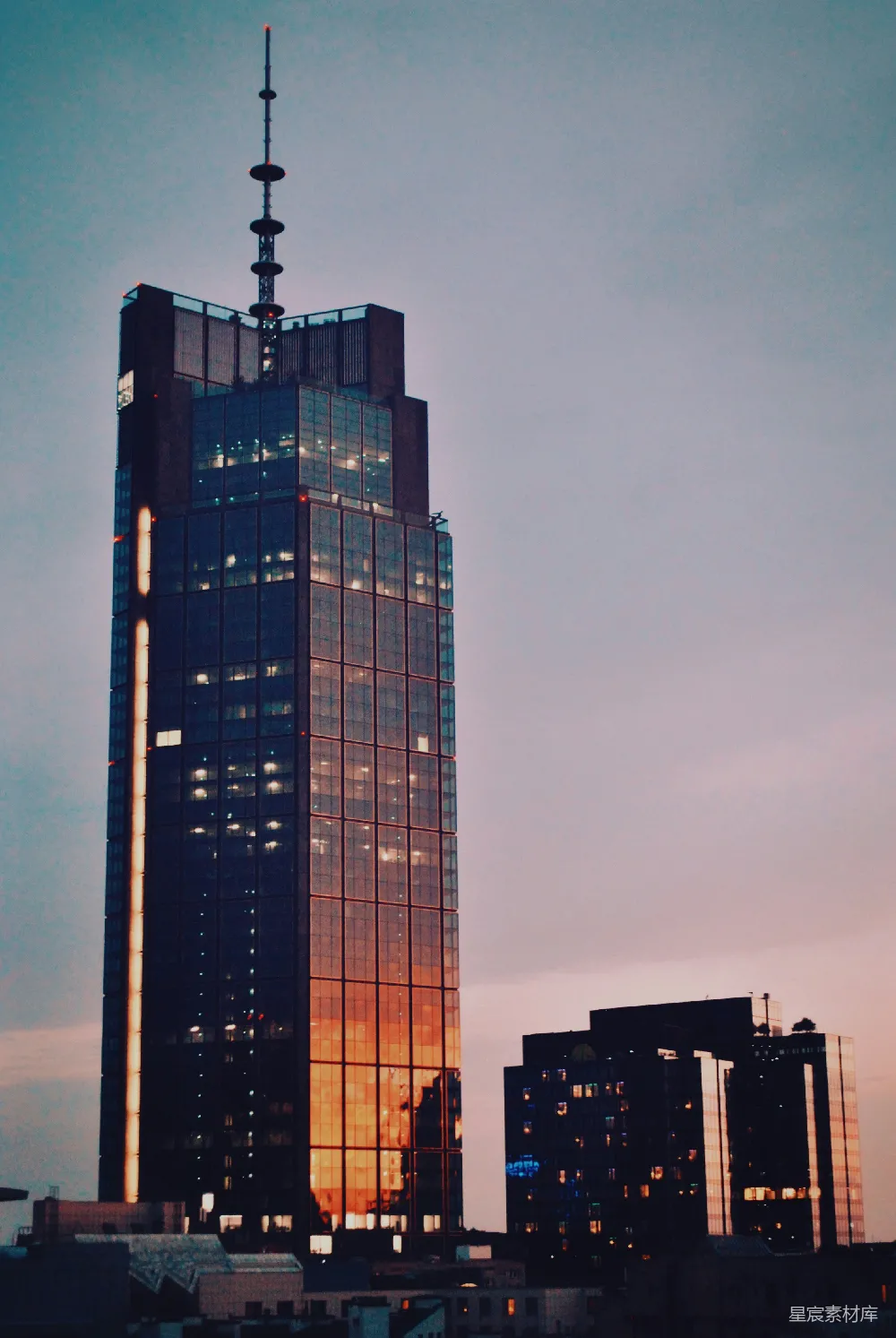 高清摄影 城市 摩天大楼 夕阳 现代建筑 都市景观 夕阳下的摩天大楼