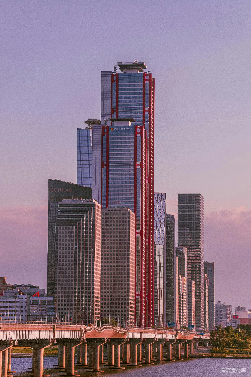 高清摄影 城市 天际线 建筑 桥梁 夕阳 夕阳下的城市天际线