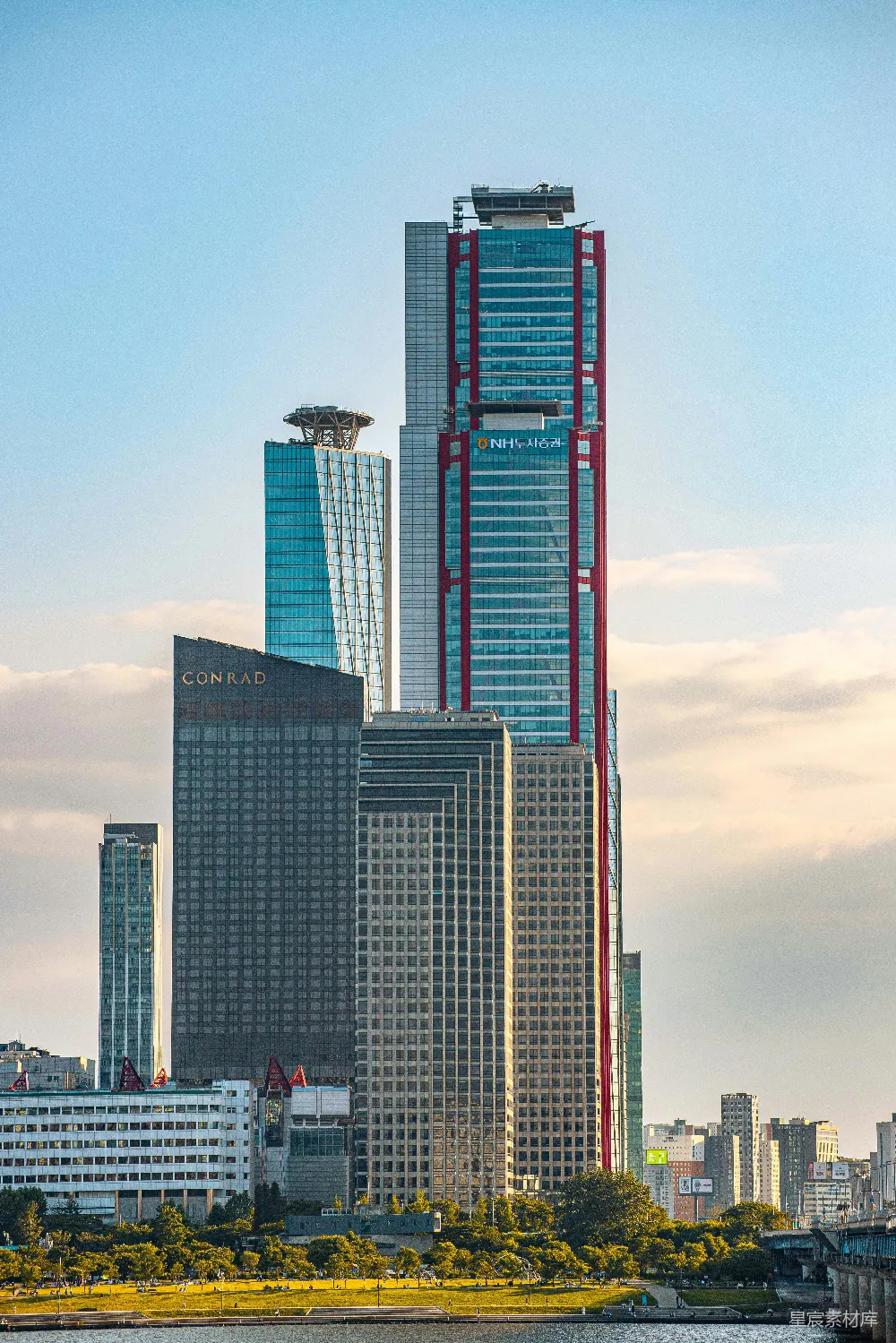 高清摄影 城市风光 摩天大楼 现代建筑 城市天际线 韩国 首尔汉江边的摩天大楼