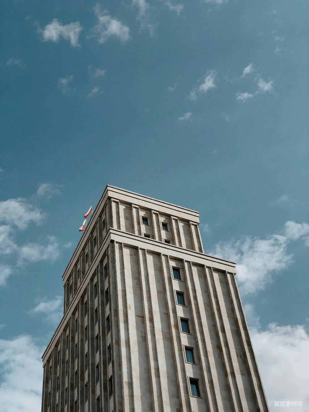 高清摄影 建筑 现代风格 城市景观 商务中心 都市风貌 蓝天下的现代建筑