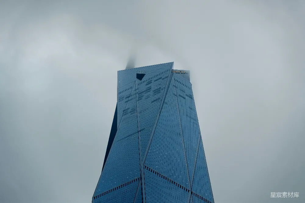 高清摄影 现代建筑 城市景观 雾气 高楼 都市生活 现代摩天大楼在雾中的轮廓