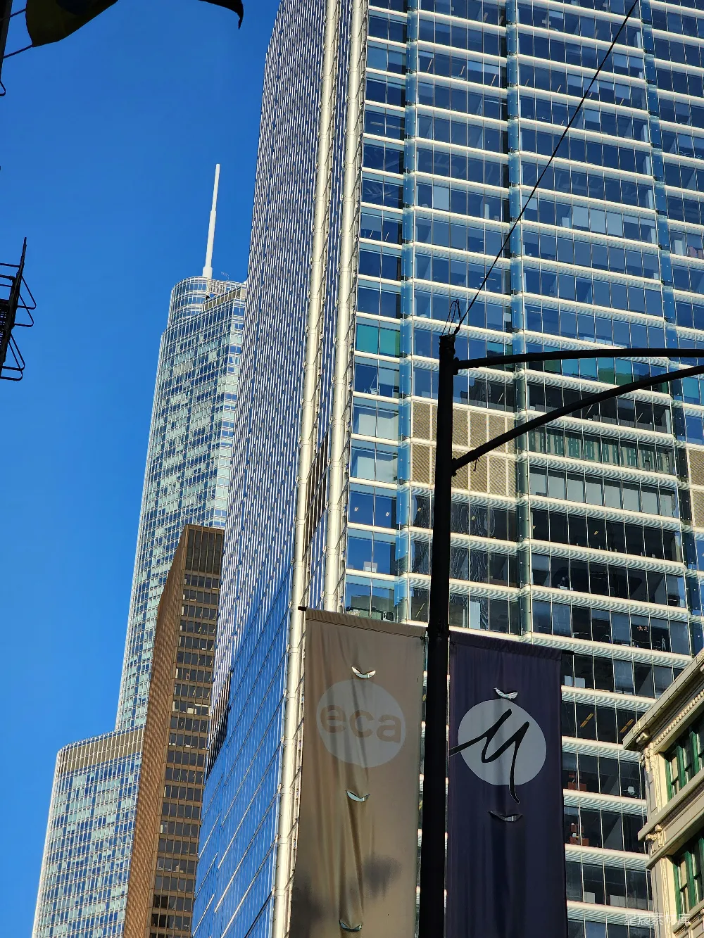 高清摄影 摩天大楼 现代建筑 城市景观 蓝天 都市 摩天大楼下的蓝天