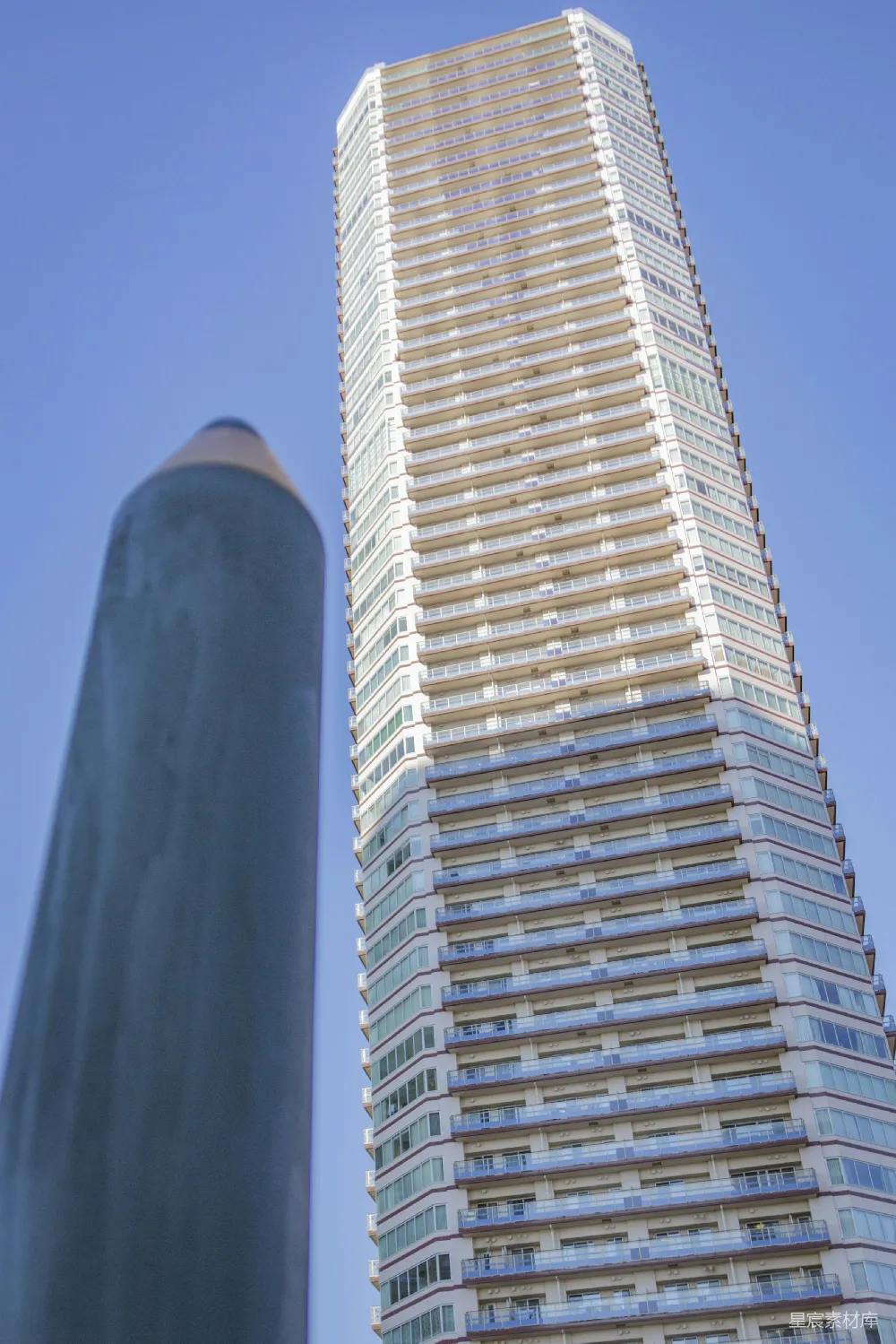 高清摄影 摩天大楼 现代建筑 街头艺术 城市风景 都市生活 现代摩天大楼与街头艺术