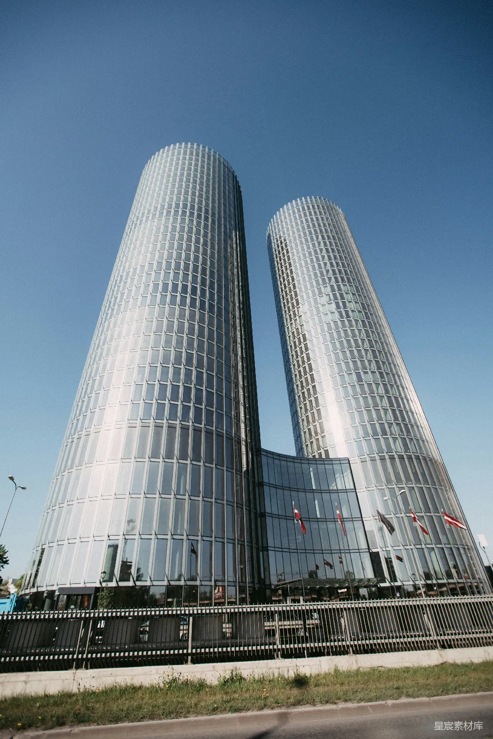 高清摄影 建筑 现代 摩天大楼 城市景观 商务中心 双塔玻璃建筑