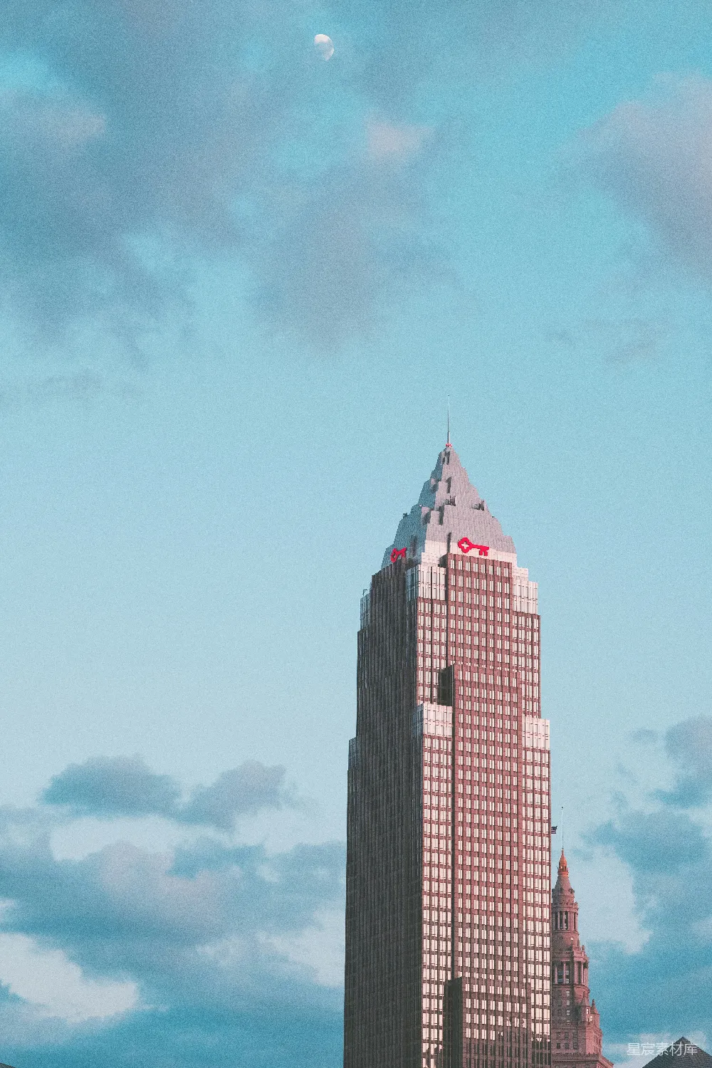 高清摄影 摩天大楼 城市景观 天空 建筑 月光 月光下的摩天大楼