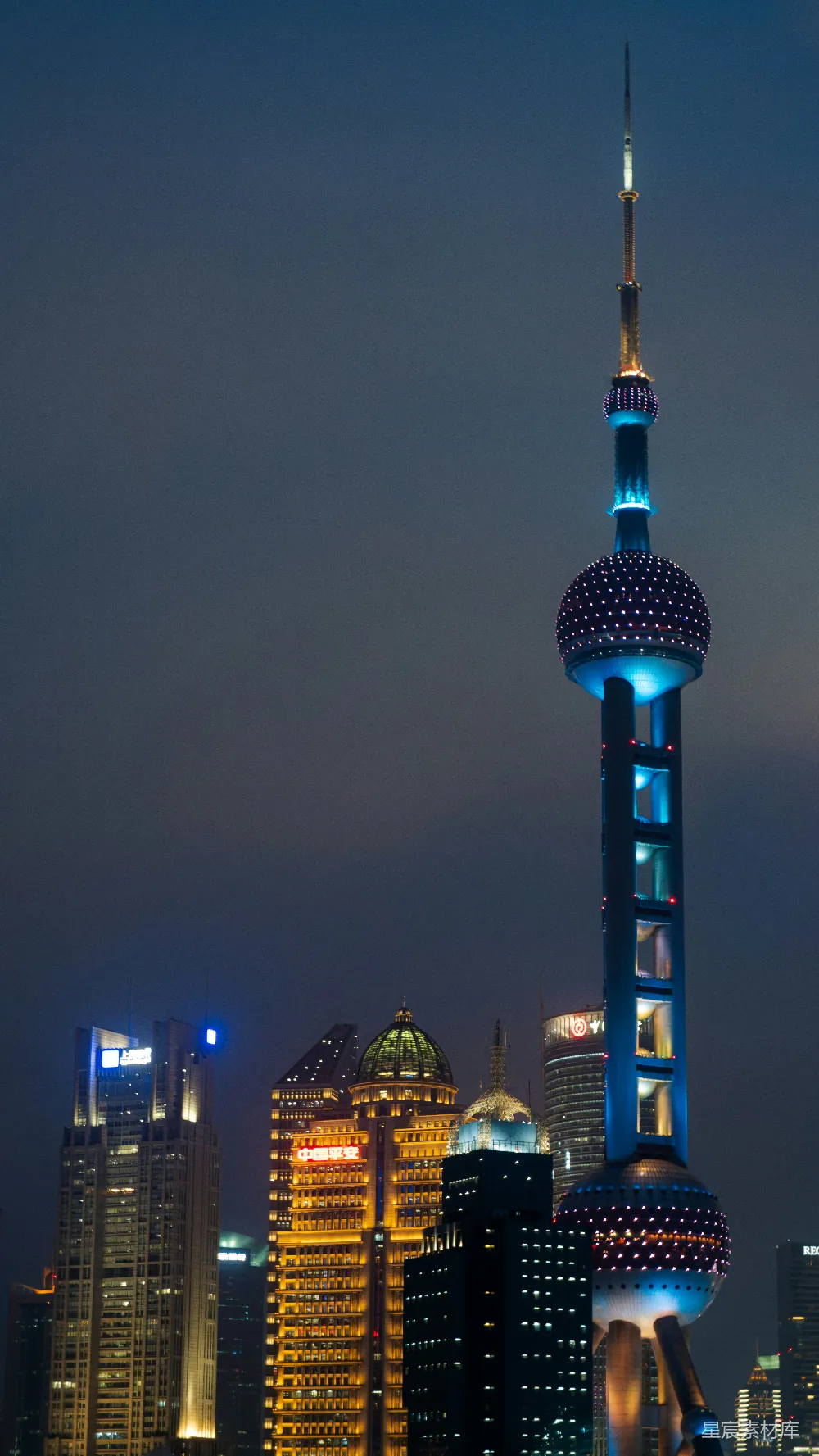 高清摄影 城市夜景 东方明珠 上海 都市风光 地标建筑 上海夜景：东方明珠塔
