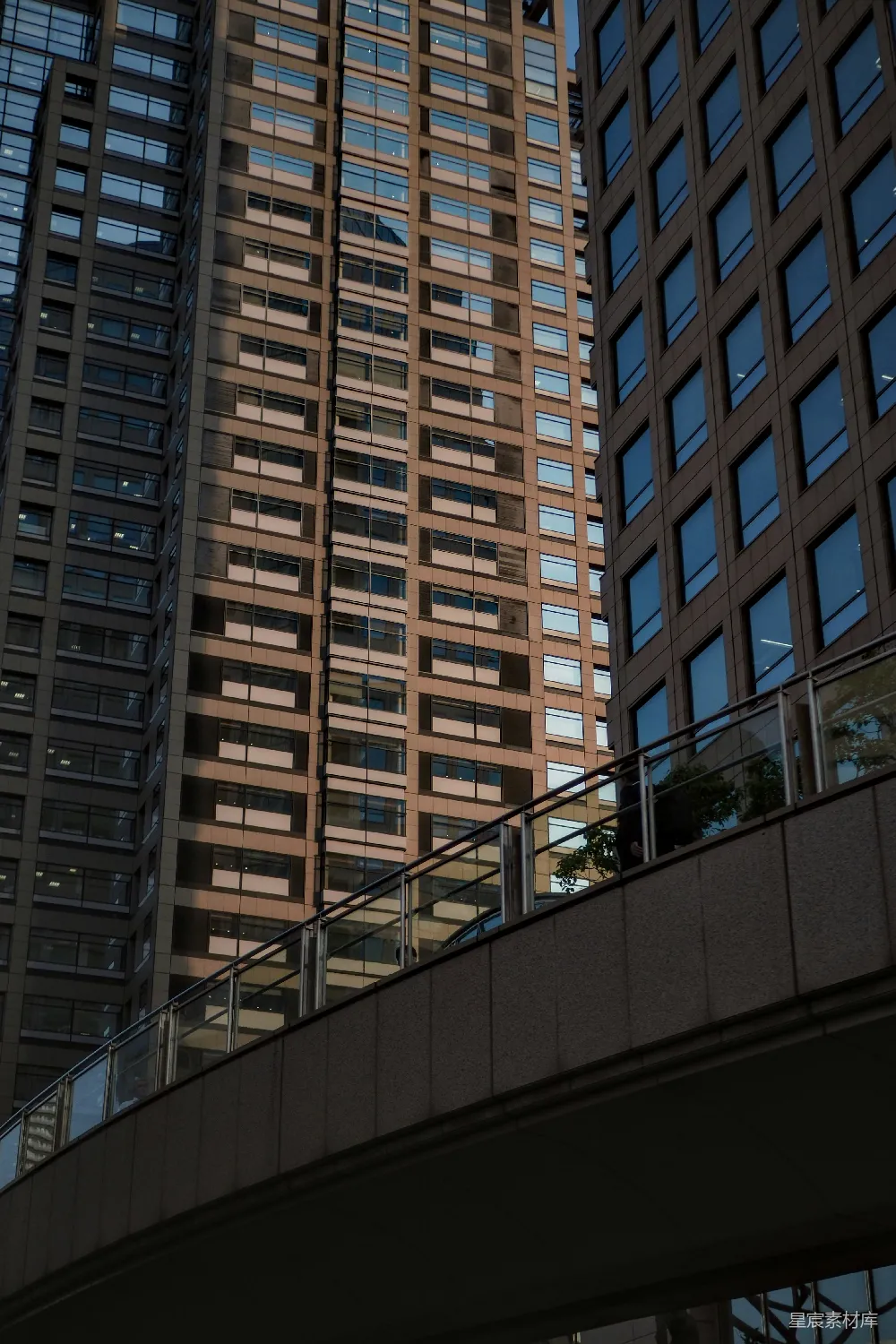 高清摄影 城市 高楼 建筑 现代 都市 都市建筑的光影交错