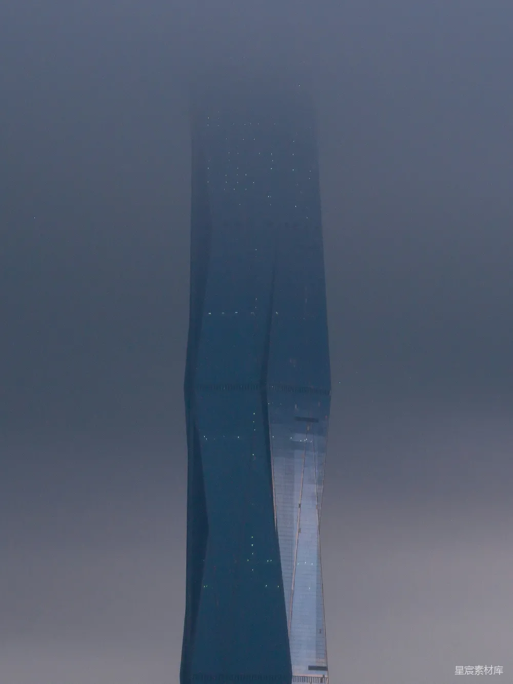 高清摄影 摩天大楼 现代建筑 城市景观 建筑摄影 都市风貌 迷雾中的摩天大楼