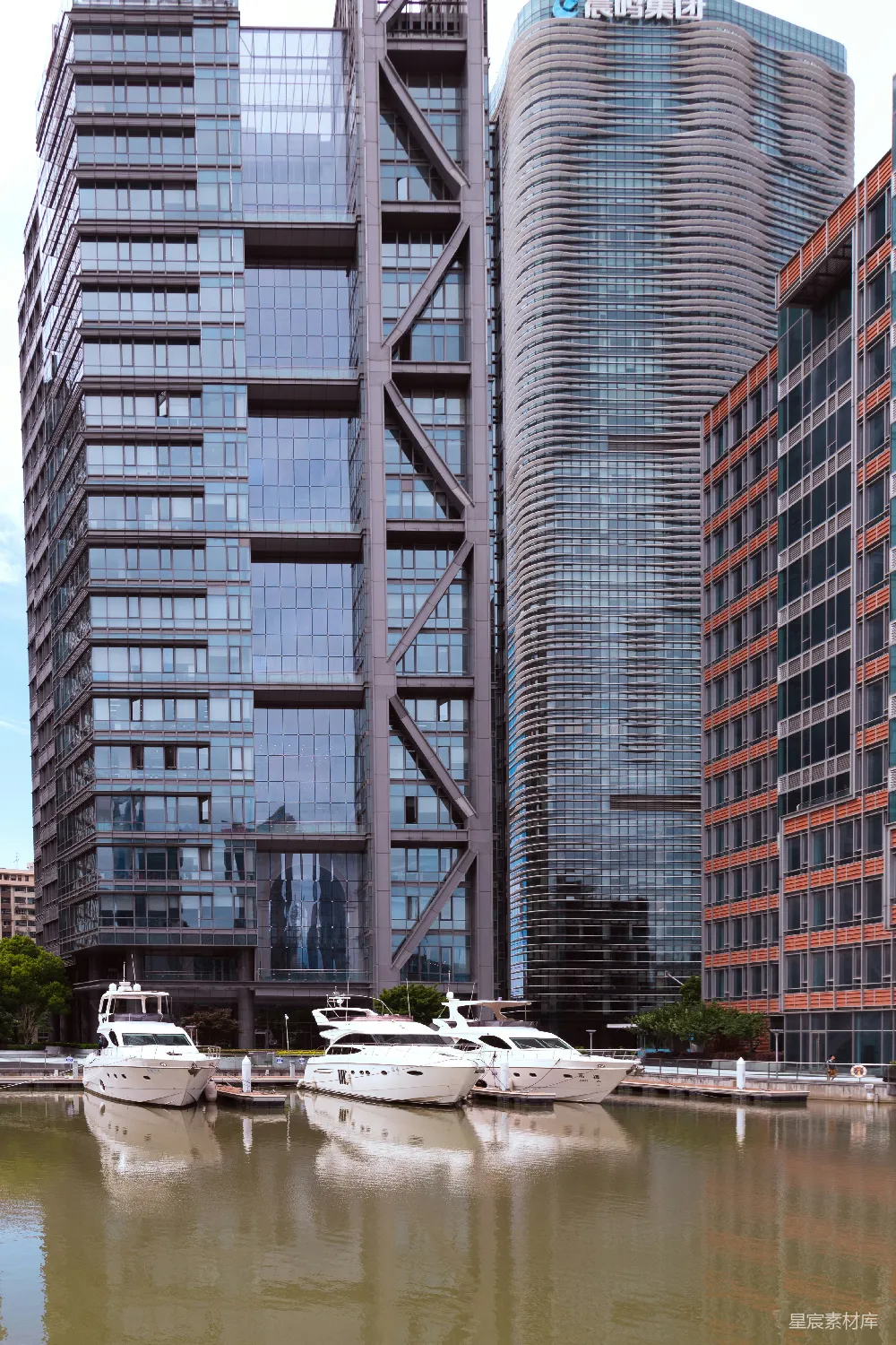 高清摄影 摩天大楼 游艇 都市景观 现代建筑 商务中心 现代摩天大楼与游艇码头