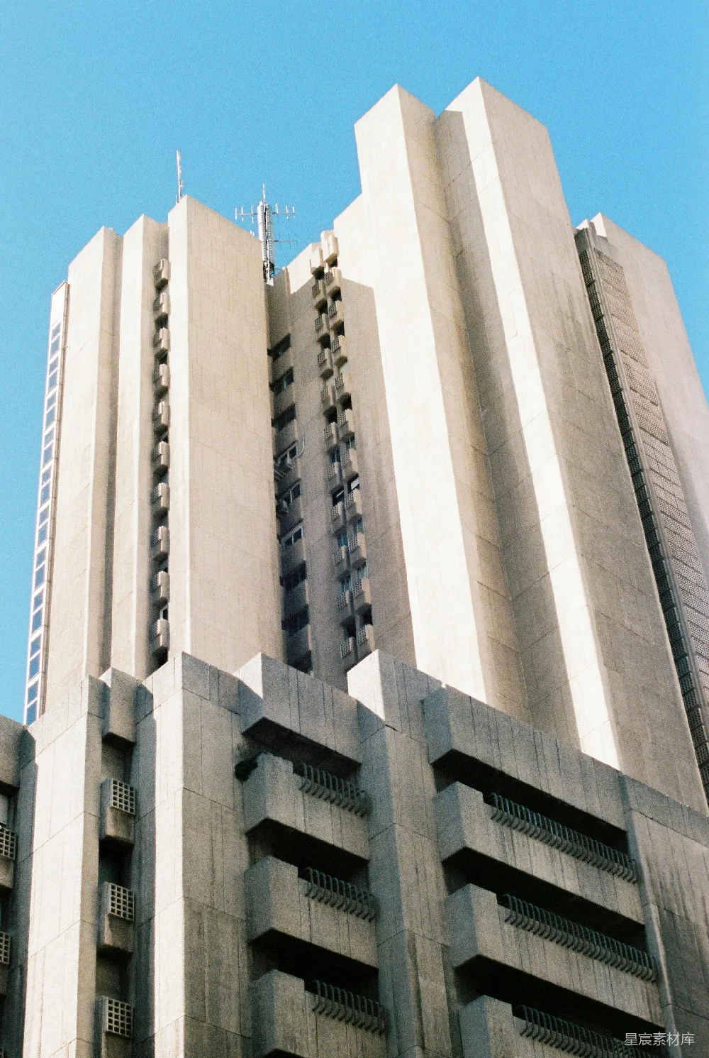 高清摄影 建筑 现代风格 城市景观 几何设计 都市风光 现代建筑的几何美感