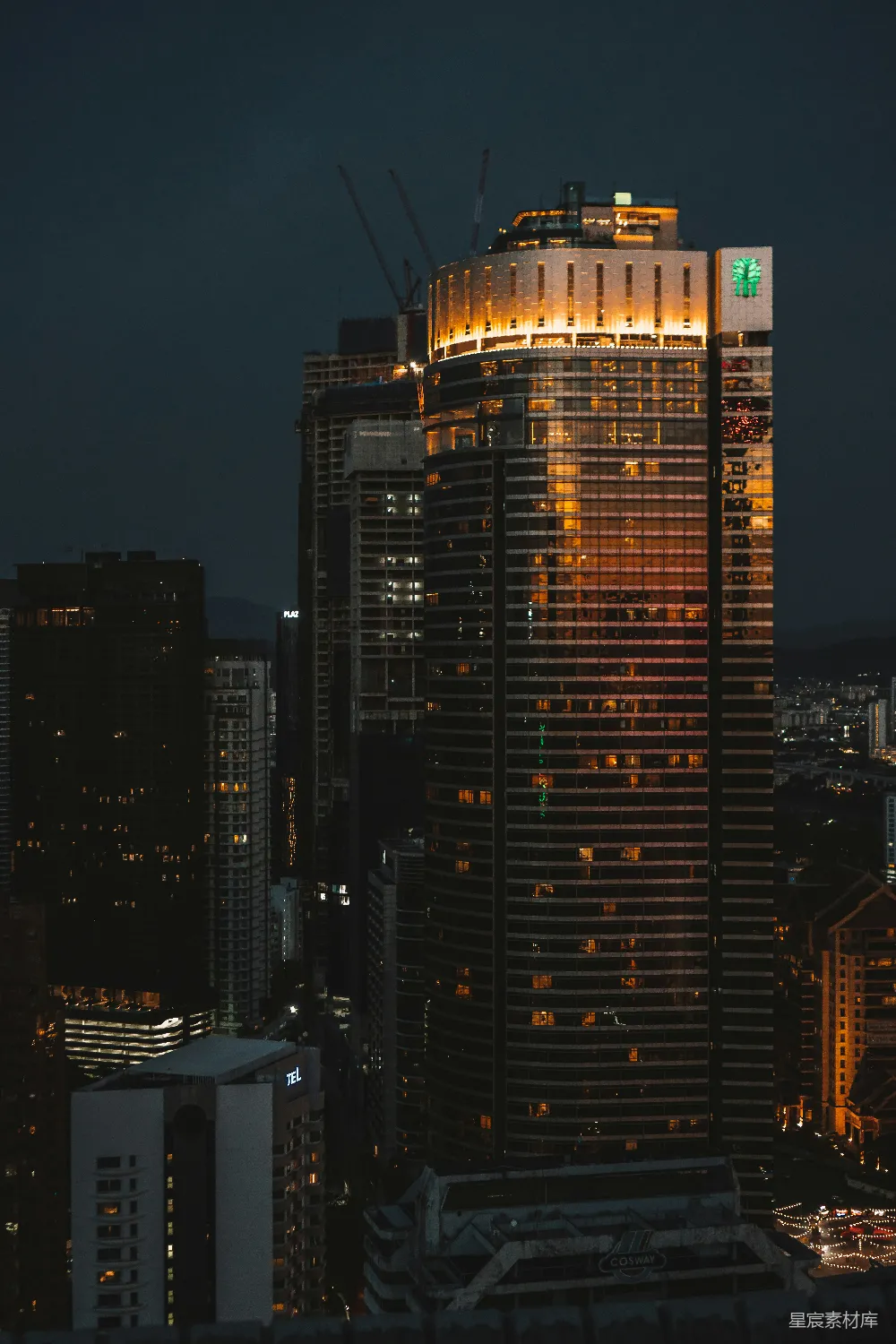 高清摄影 城市 夜景 摩天大楼 都市 建筑 城市夜景：灯火辉煌的摩天大楼