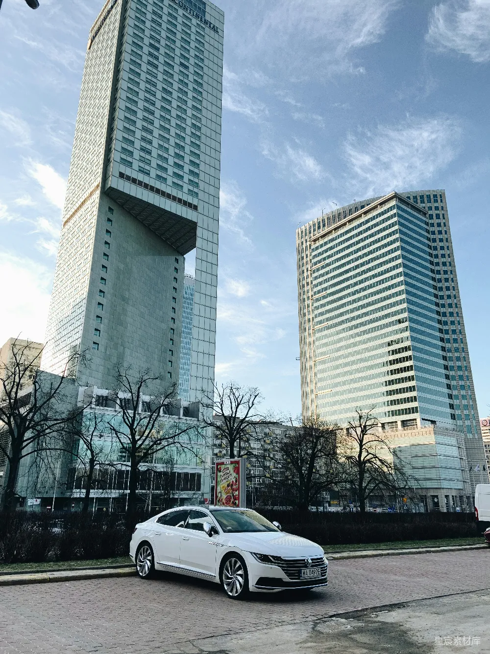 高清摄影 城市风光 摩天大楼 现代建筑 汽车 都市生活 现代城市中的摩天大楼