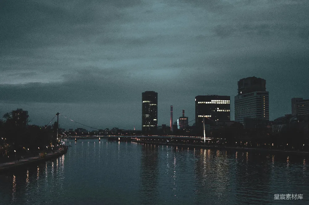 高清摄影 城市 河流 夜景 建筑 宁静 夜幕降临的城市河景