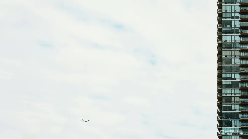高清摄影 飞机 城市 天空 高楼 城市景观 城市上空的飞机
