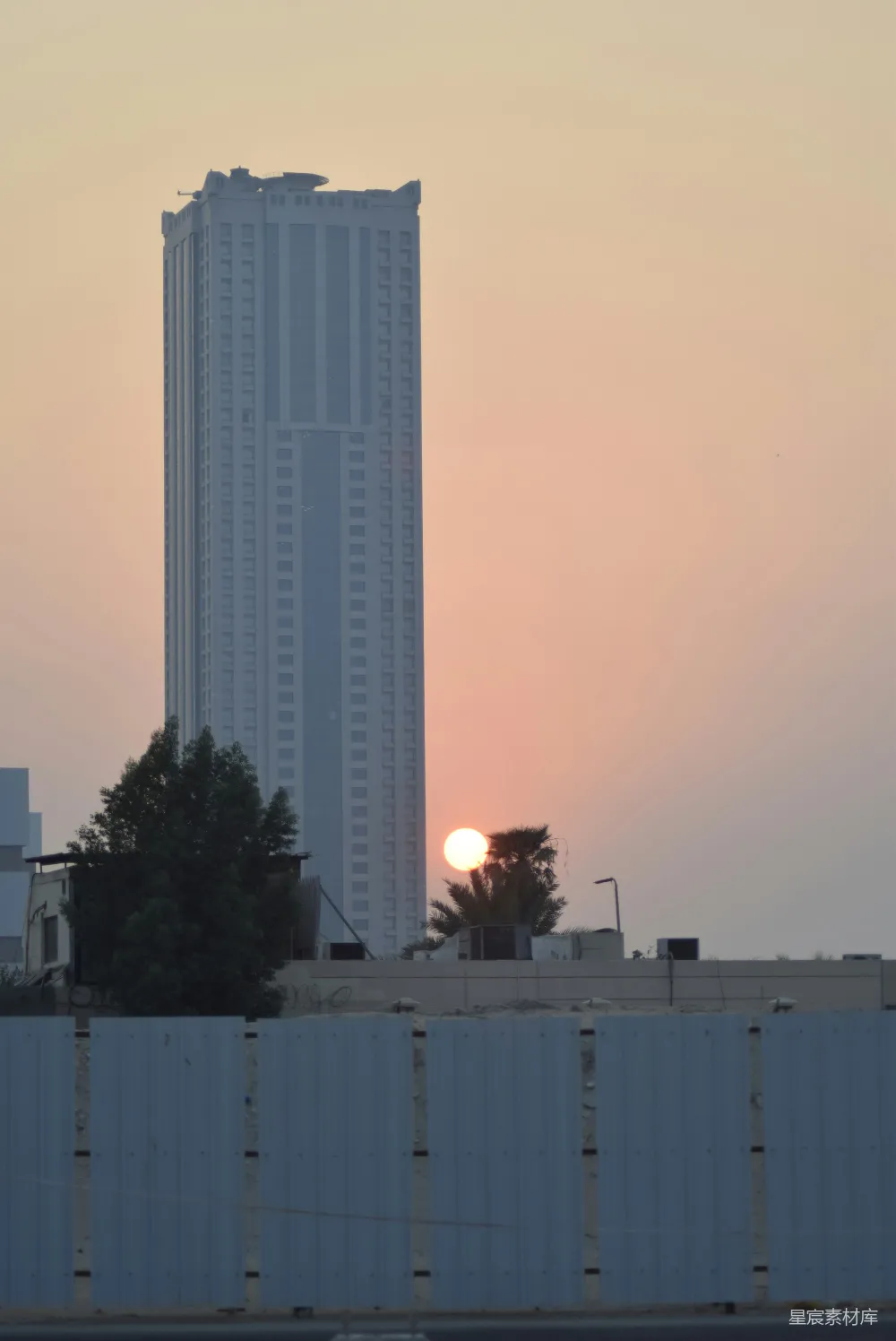 高清摄影 城市 日落 高楼 风景 城市生活 夕阳下的高楼