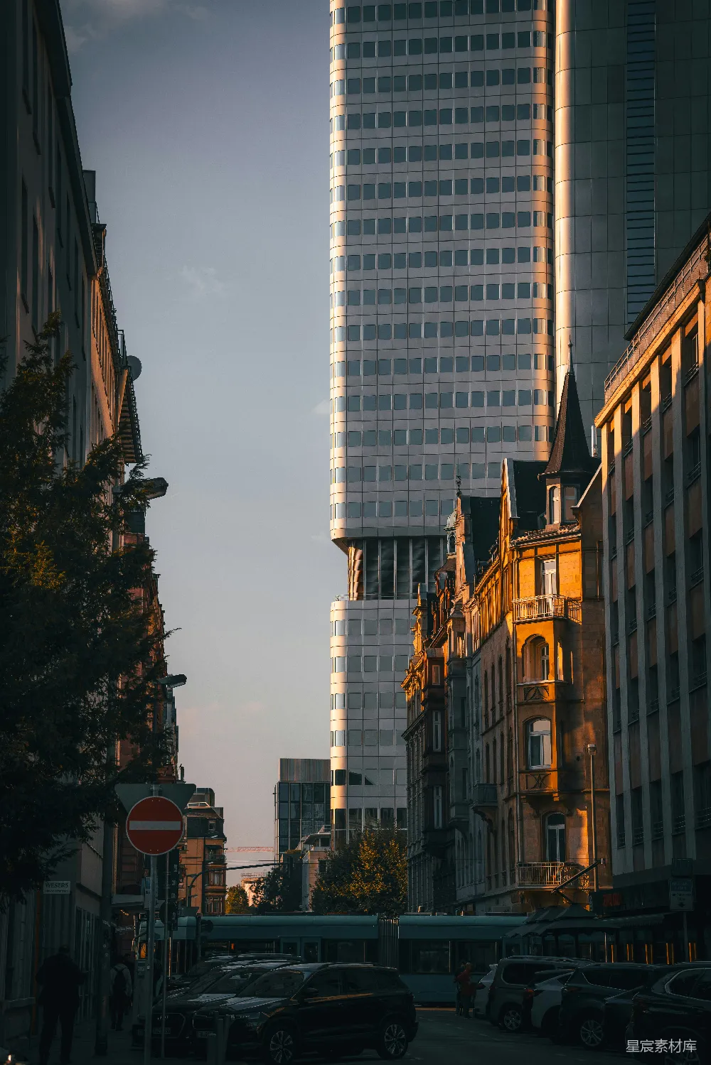 高清摄影 城市 建筑 夕阳 街景 现代 夕阳下的城市街景