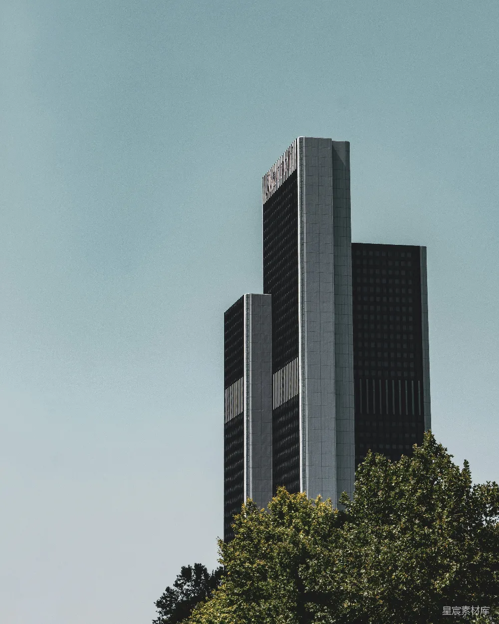 高清摄影 摩天大楼 现代建筑 都市景观 城市风光 建筑美学 现代都市的摩天大楼