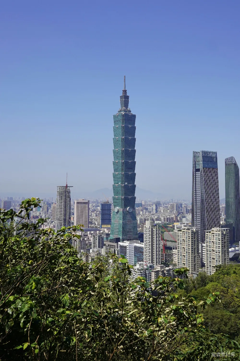 高清摄影 城市景观 高楼大厦 自然与城市结合 台北 现代都市 台北101俯瞰城市