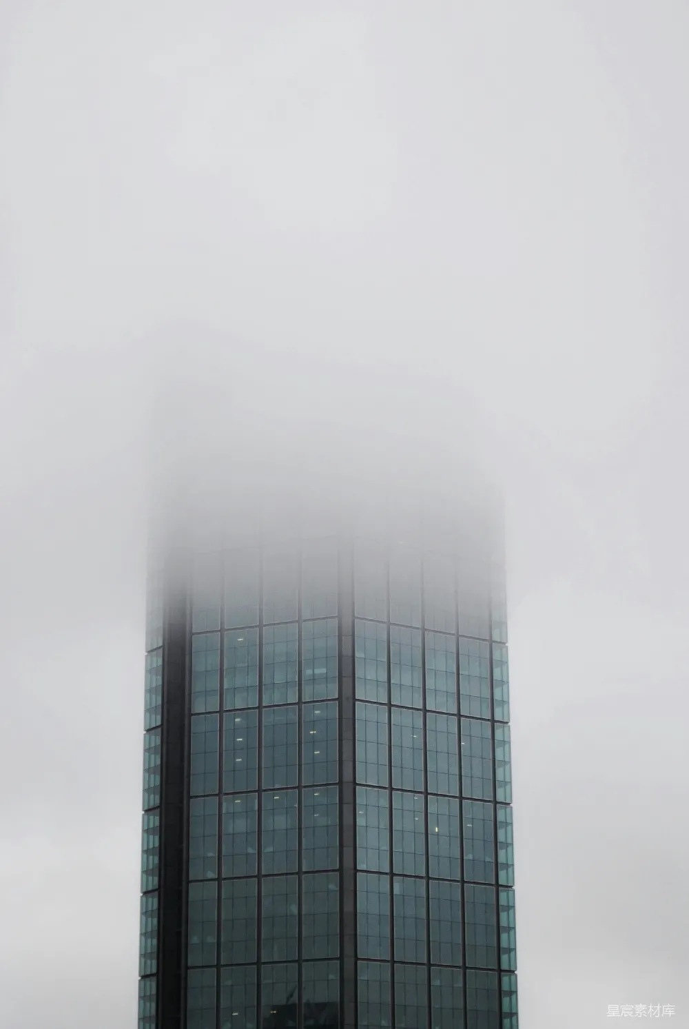 高清摄影 城市 建筑 现代 大气 城市景观 雾中高楼
